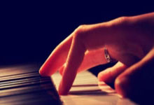 3月19日，主教练伊万科维奇携王大雷参加赛前新闻发布会.